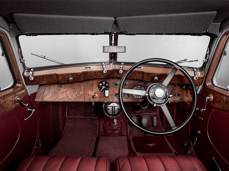 إحياء سيارة  BENTLEY CORNICHE الأسطورية من جديد